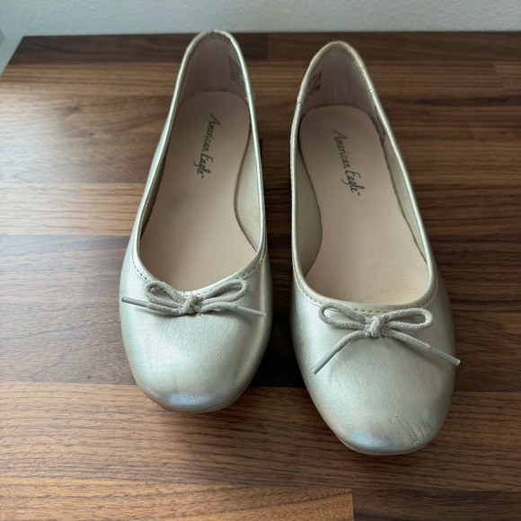 American Eagle Gold Metallic Ballet Flats with Bow Accent - Size 8.5 - Picture 2 of 10